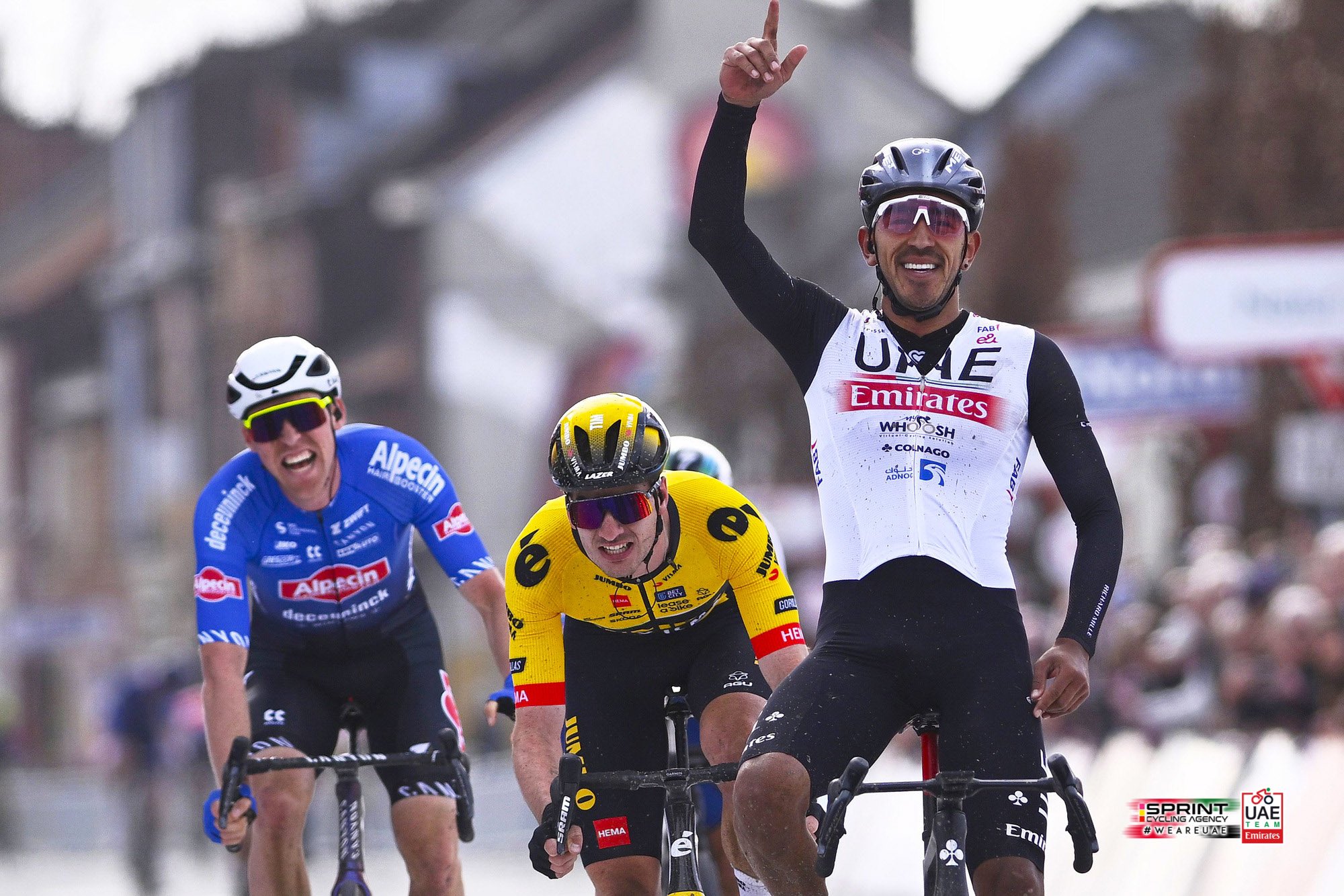 Juan Sebastián Molano ganó al sprint y es primer líder de la Vuelta a Burgos