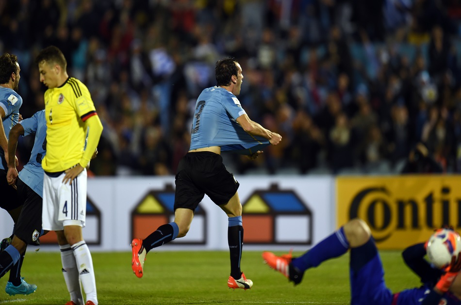 Uruguay goleó a Colombia 3-0 en el estadio Centenario