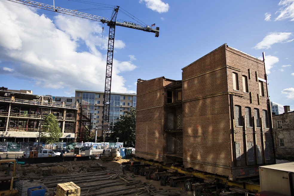 Así movieron un edificio histórico en Washington