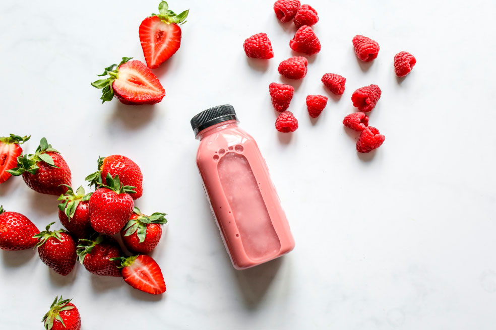 Batido saludable para desayunar a base de frutos rojos