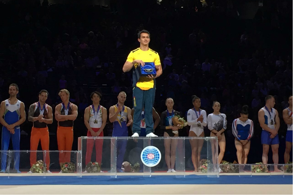 Jossimar Calvo, campeón del World Challenge Cup en barras paralelas
