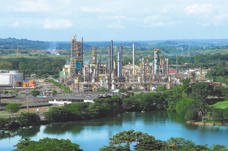Grandes petroleras dan giro hacia la petroquímica