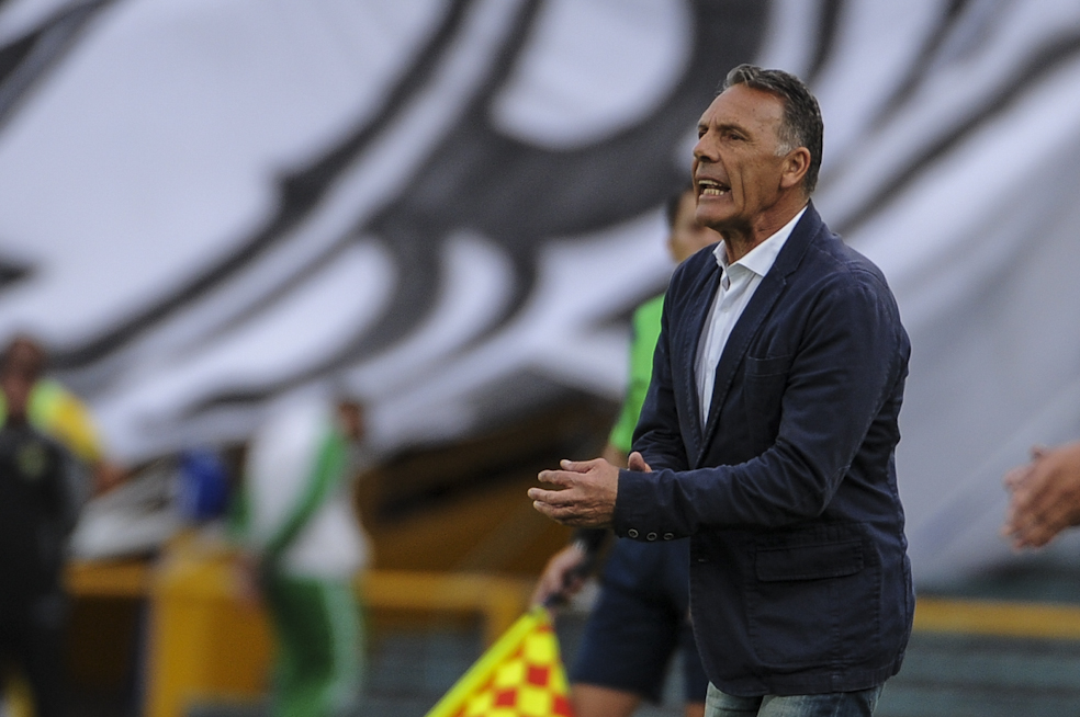 Siguen los mensajes de apoyo para Miguel Ángel Russo