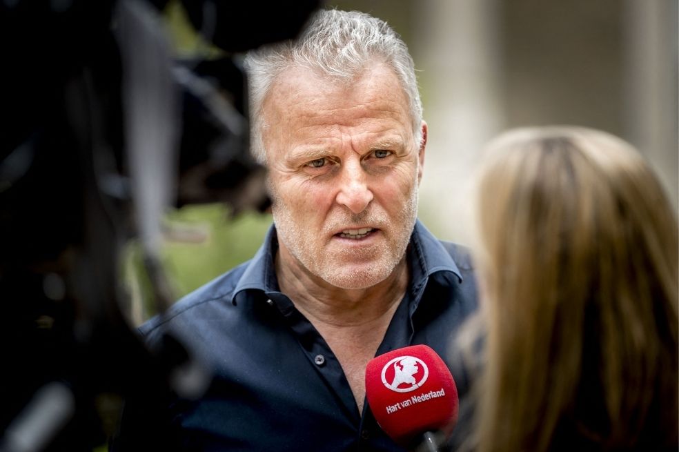 Muere el periodista holandés que investigó a la mafia y fue tiroteado en Ámsterdam
