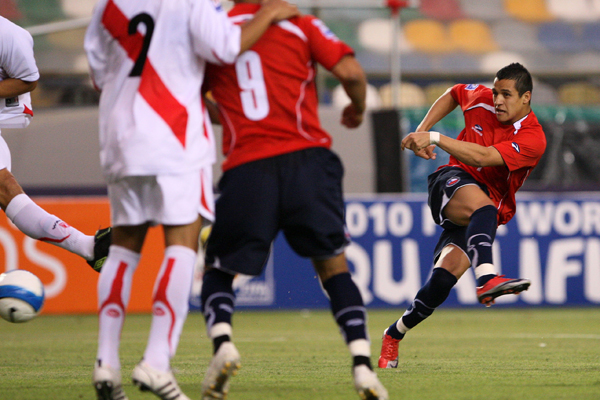 Perú y Chile apuestan su futuro en el Clásico del Pacífico