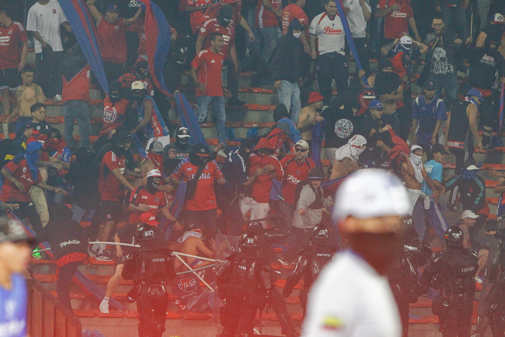 Disturbios en el Atanasio Girardot tras partido Medellín vs. Nacional dejaron 59 heridos
