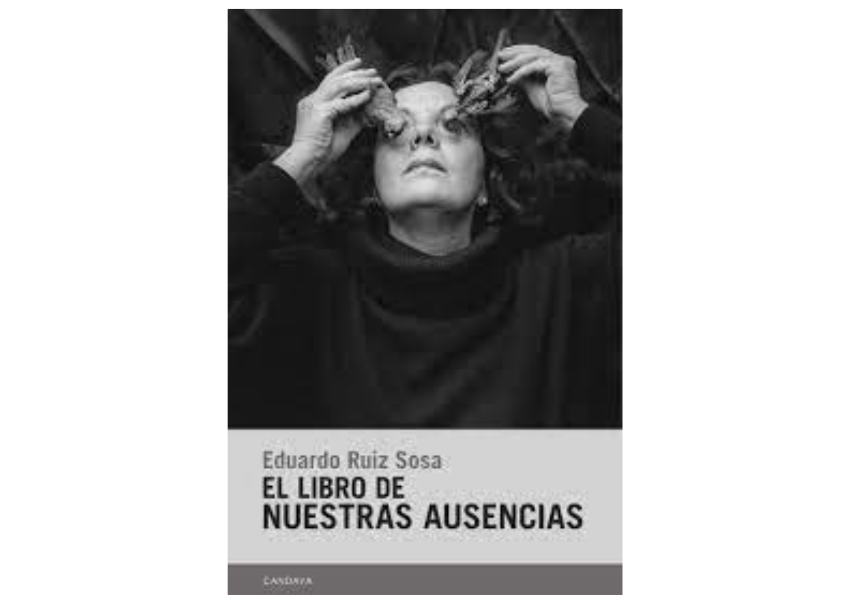 "El libro de nuestras ausencias" es una novela de Eduardo Ruiz Sosa de 2022 que explora la crisis de las desapariciones en México mediante una narrativa poética y fragmentada, donde la búsqueda de una actriz perdida refleja el duelo y la ausencia en un país devastado por la violencia.