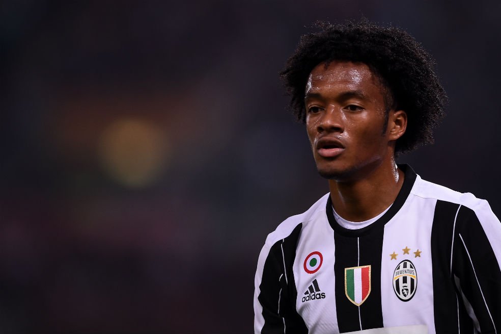 Cuadrado sufrió una hiperextensión en la rodilla izquierda en Champions