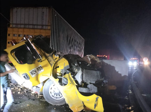 Tres muertos dejó accidente entre camión y tractomula en vía Santander – Antioquia