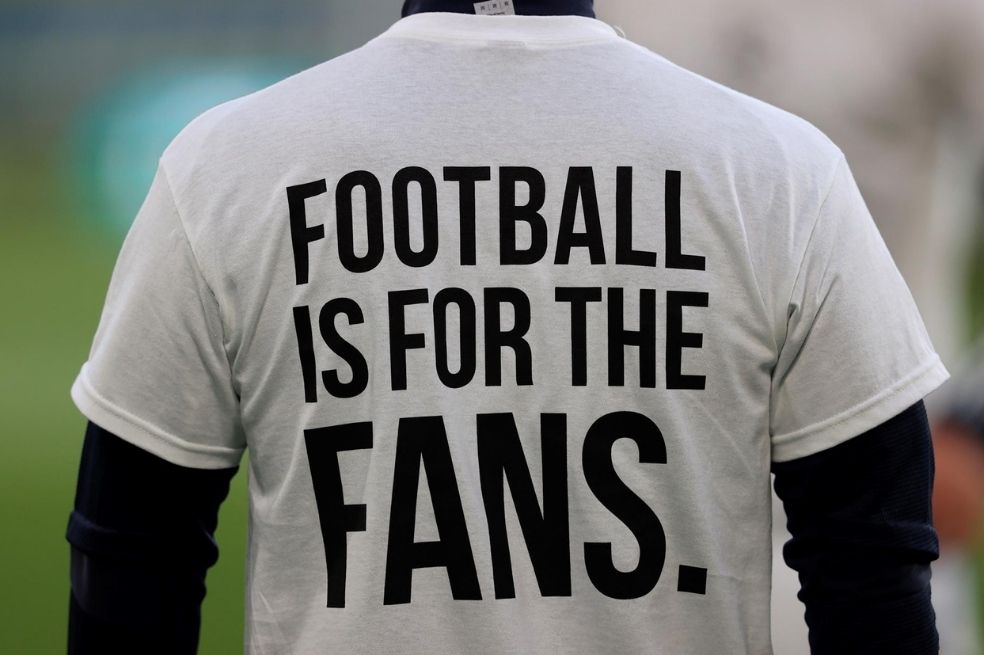 “El fútbol es para los hinchas”, la protesta del Leeds de Bielsa contra la Superliga