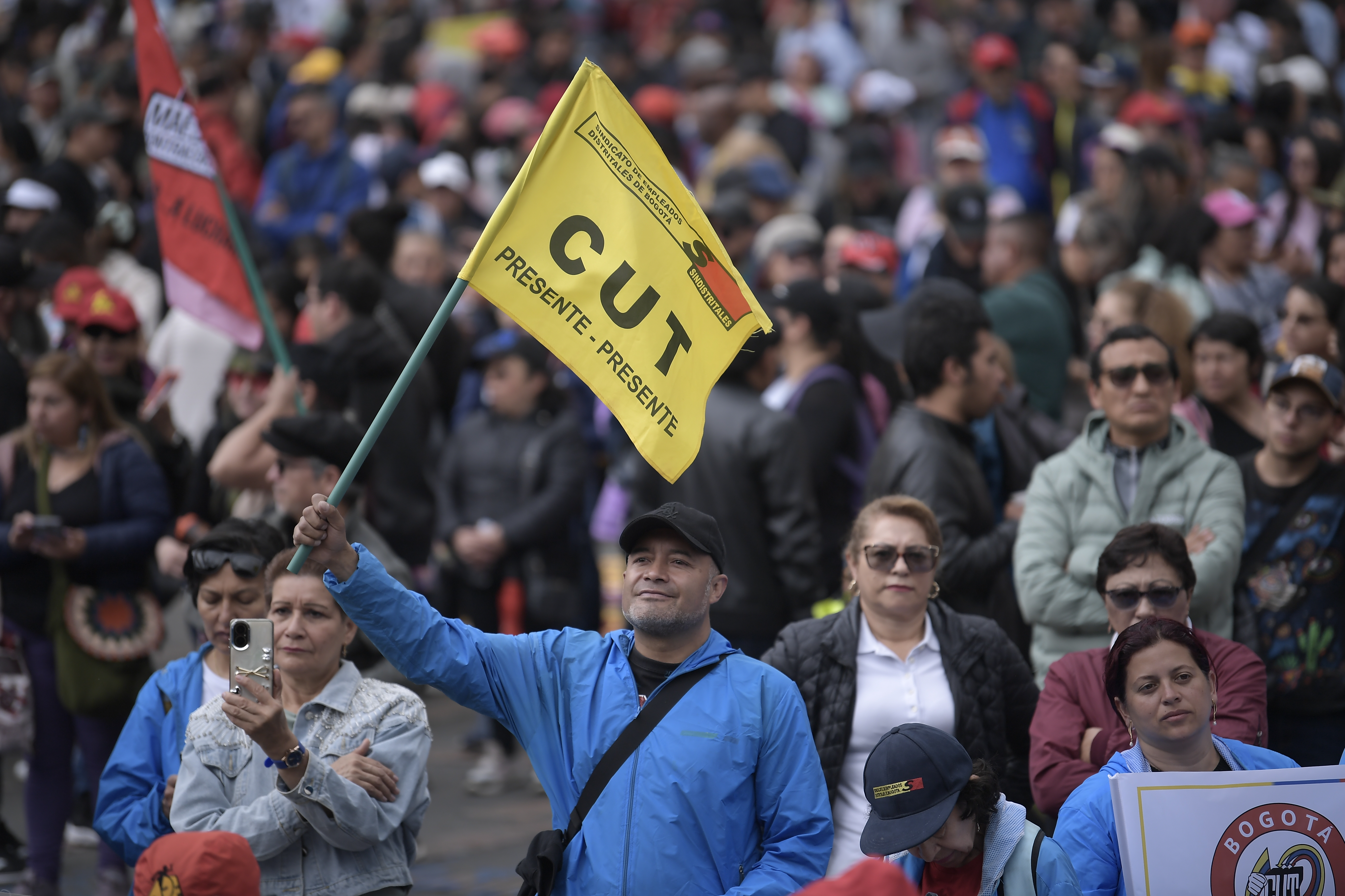 Nuevo decreto laboral genera tensiones entre gremios y empresarios