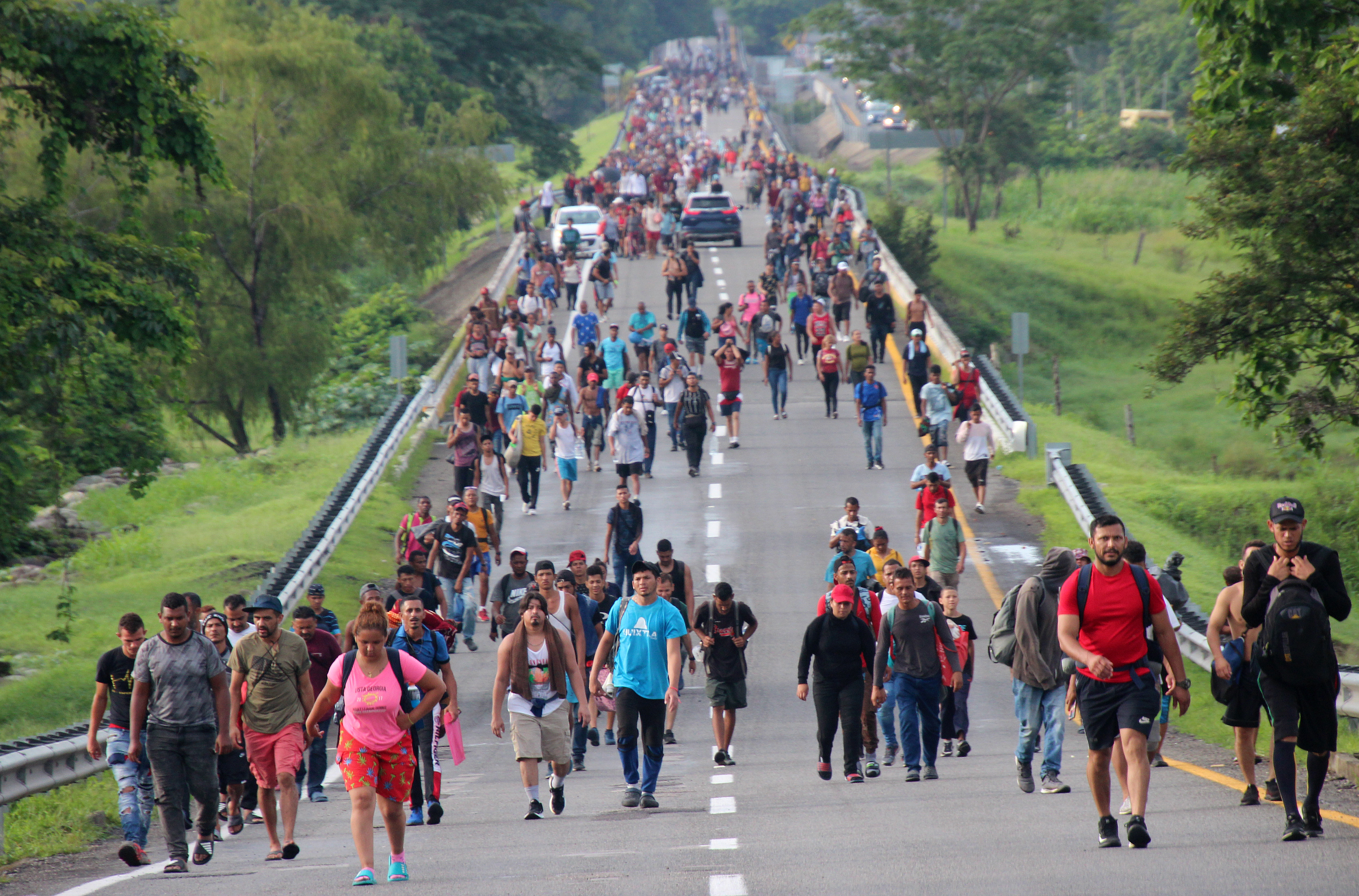 Más de 1.500 migrantes cruzaron la frontera entre EE. UU. y México