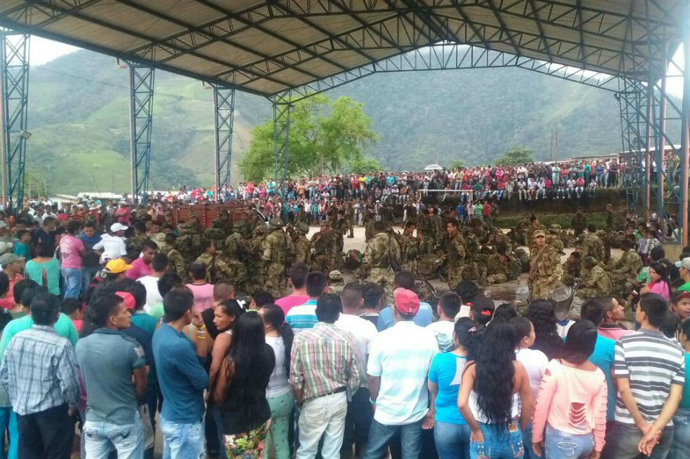 Habitantes de población del Cauca retienen a militares