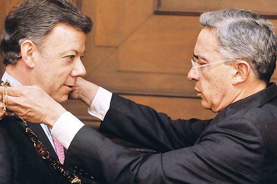 Uribe denuncia a Santos y a un magistrado por supuesta llamada sobre su caso