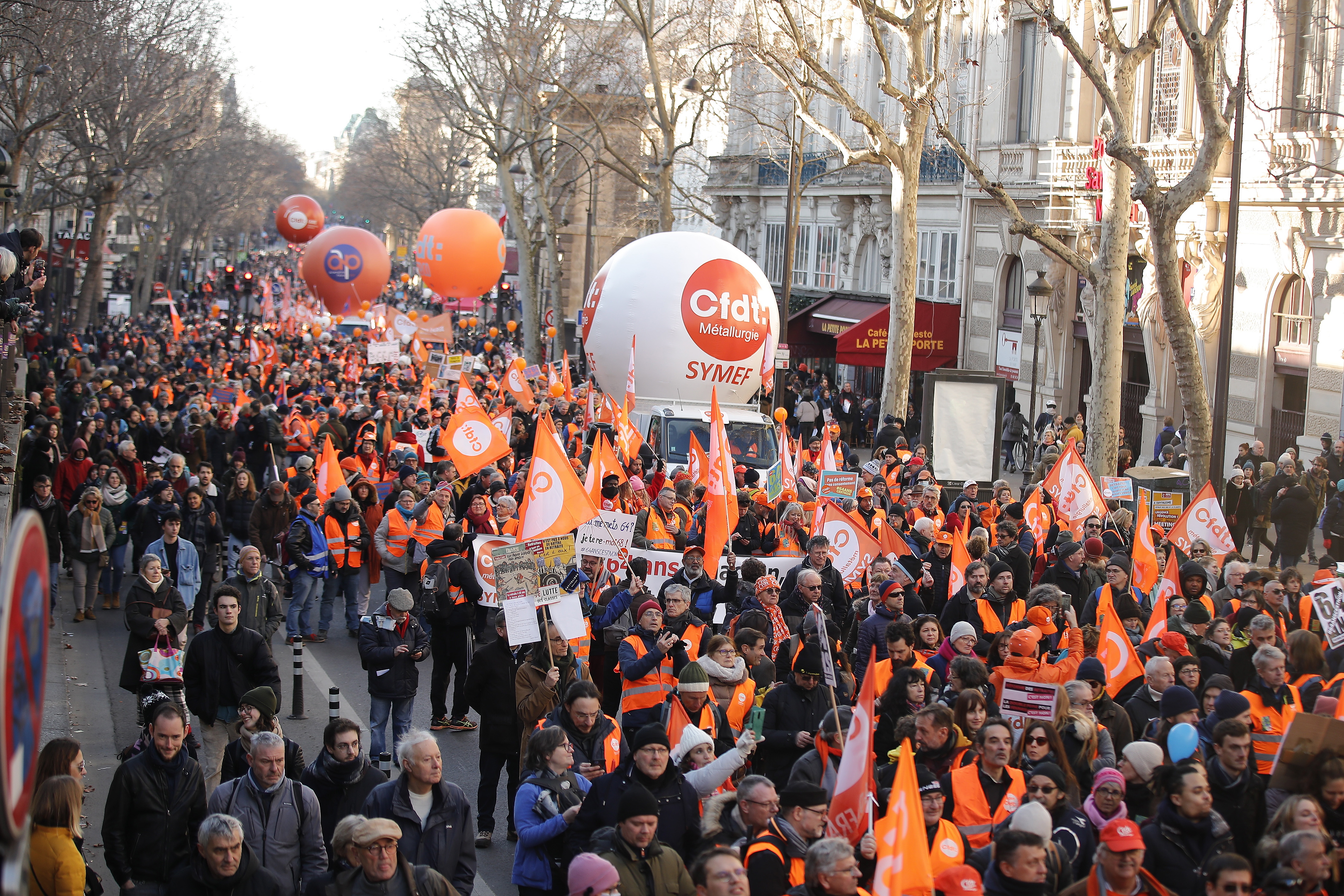 Emmanuel Macron, un presidente cuestionado en las calles