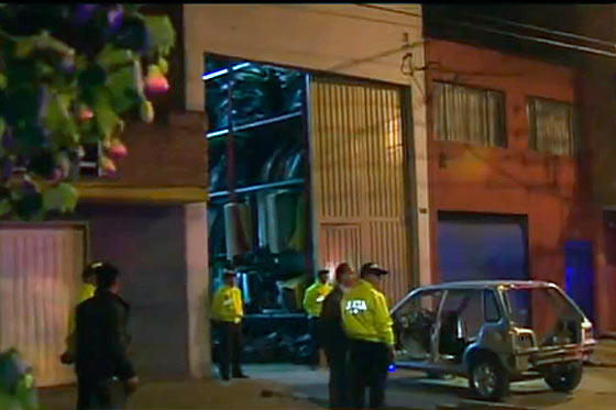 Descubren bodegas con carros robados y desvalijados en Bogotá