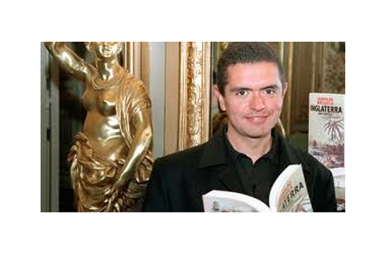 El escritor argentino Leonardo Brizuela y su última novela