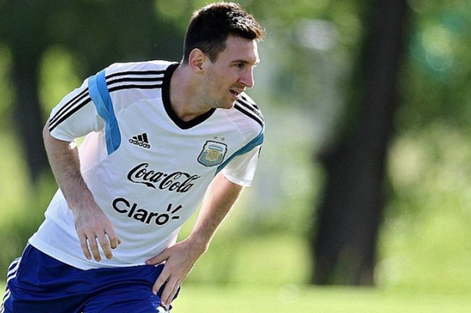Médico del Barcelona señala buena evolución de la lesión Messi