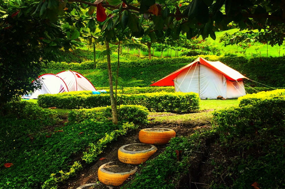 El Cairo Nimaima Reserva Natural: se encuentra en el municipio de Nimaima, a hora y media de Bogotá. Hay zonas de camping, caminatas e incluso piscina.