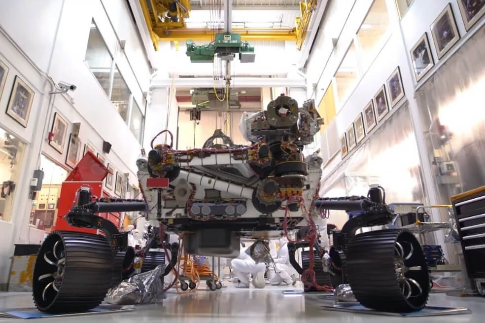 Listo el rover Mars de la NASA sobre sus seis ruedas, así explorará la superficie del Planeta Rojo en 2020
