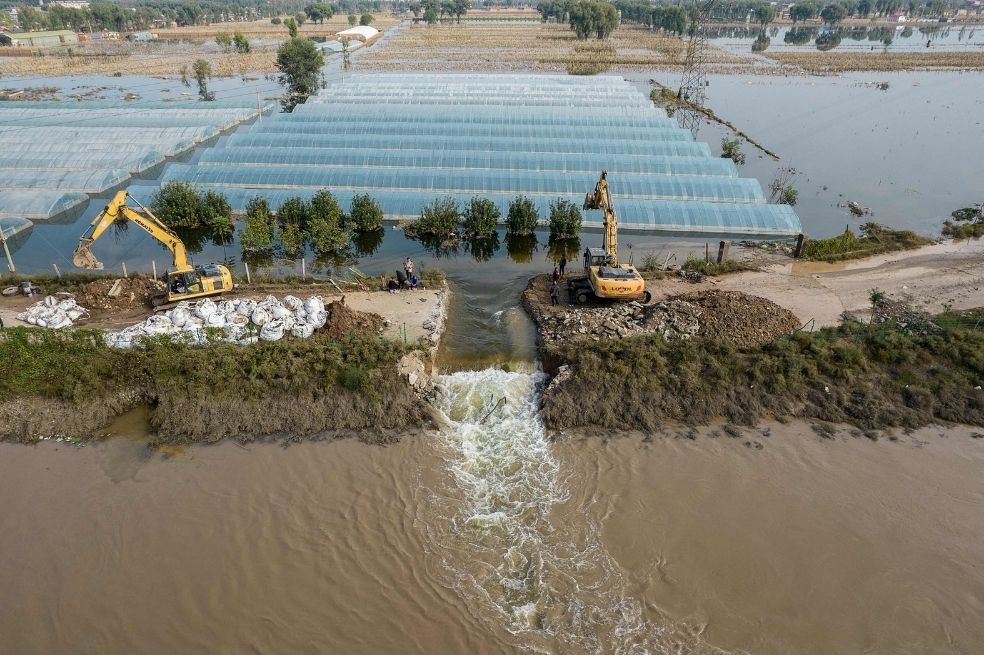 Según las autoridades, por lo menos 37 ríos se desbordaron en la provincia de Shanxi, con una población de 35 millones.