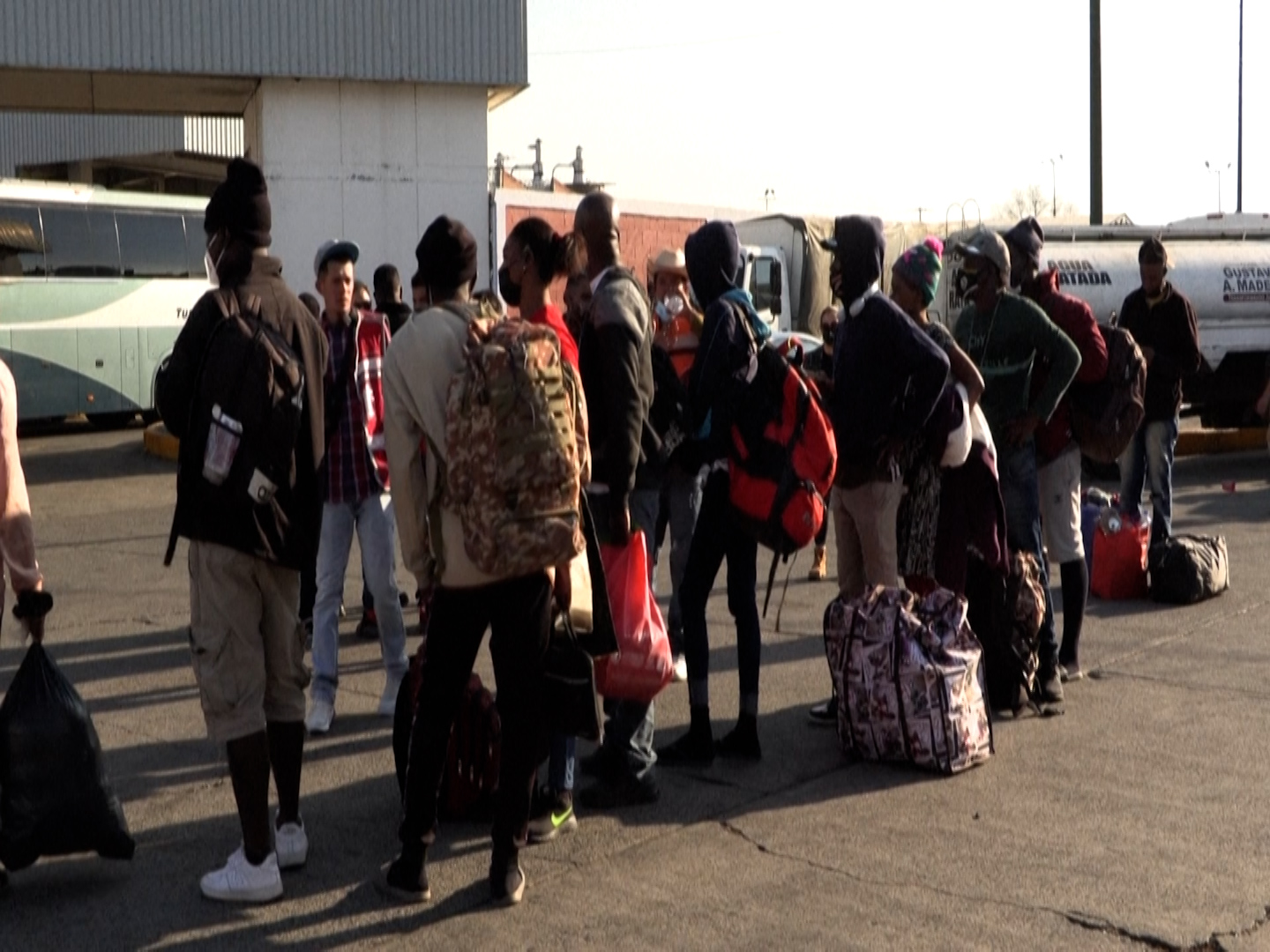 Caravana migrante sale de Ciudad de México hacia estados del norte