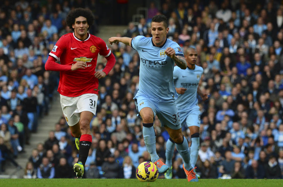 Fellaini niega haber escupido a Sergio Agüero