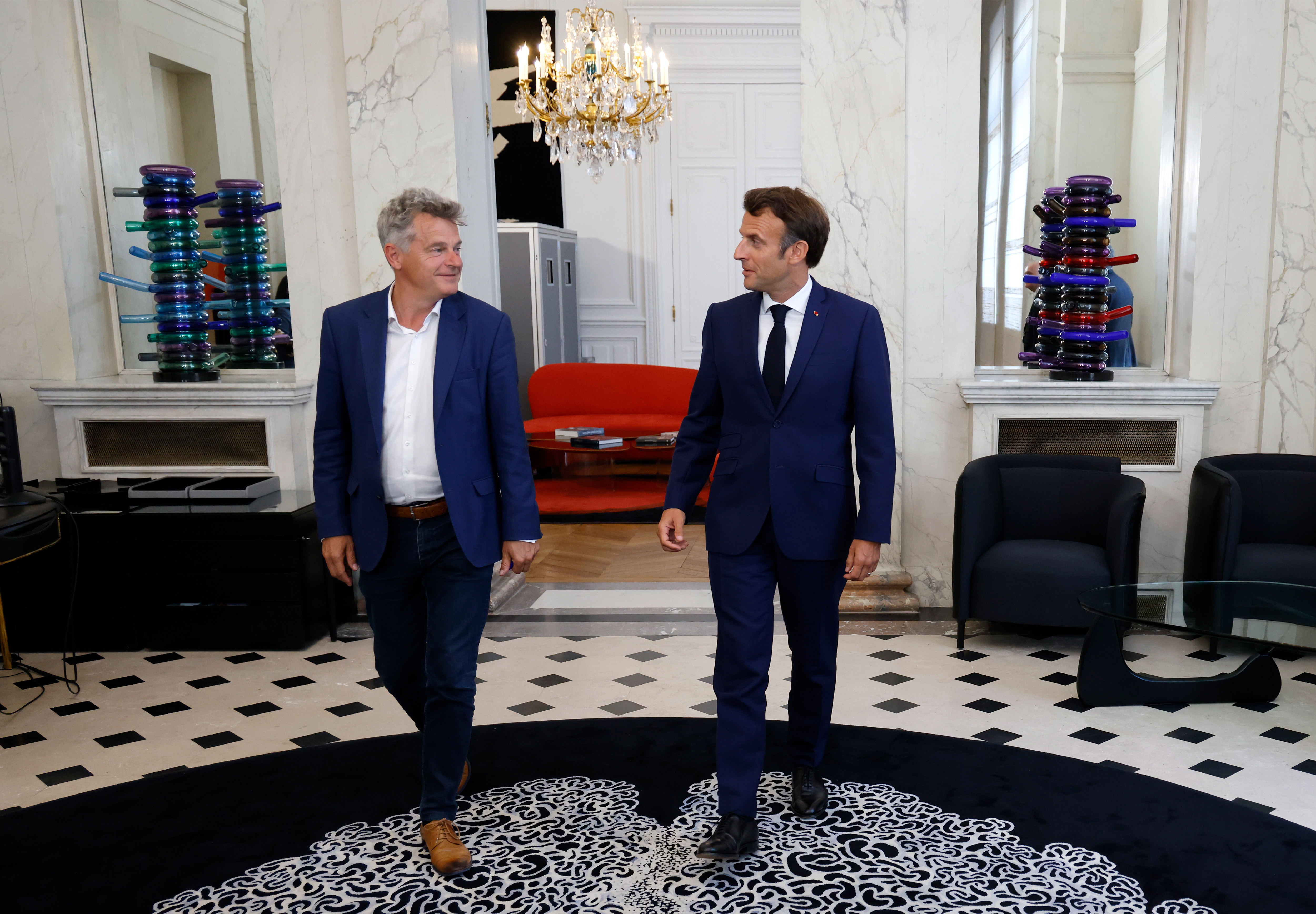 Crisis política en Francia: Macron pide buscar compromisos, tras perder la mayoría