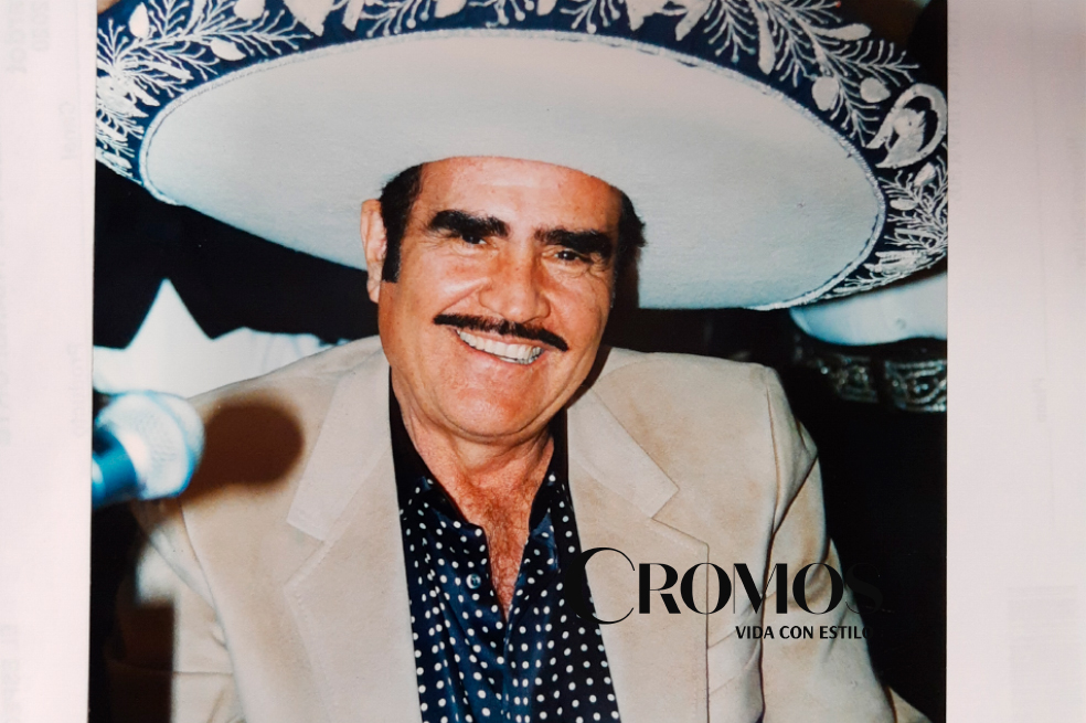 Vicente Fernández. Tenía 40 años y ya era un ídolo en su país, pero en 1980 Vicente Fernández Gómez decidió venir a Colombia.