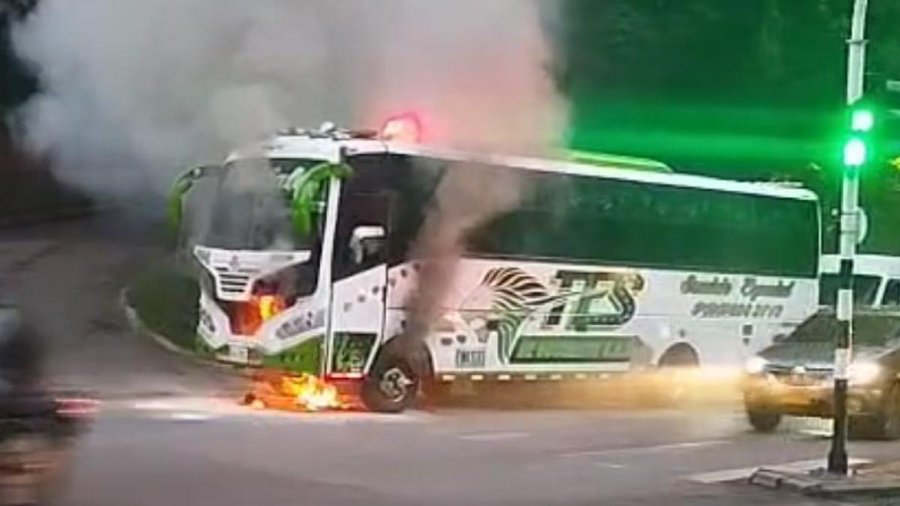 Bus de servicio intermunicipal se incendió en El Poblado, Medellín