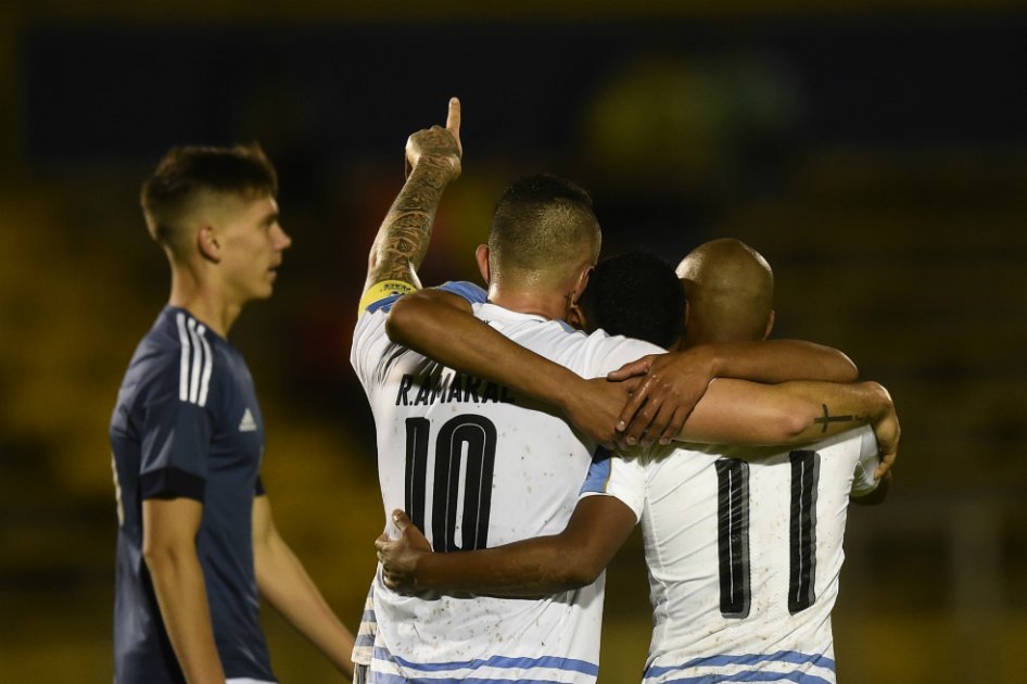 Los goles fueron obra de Nicolás De La Cruz, Mathías Olivera y Rodrigo Amaral. / AFP