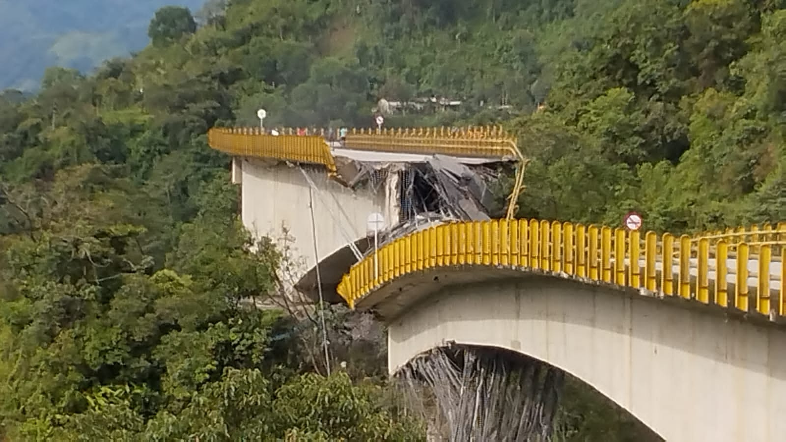 Vía al Llano: rutas alternas tras el derrumbe del puente Los Grillos | EL  ESPECTADOR