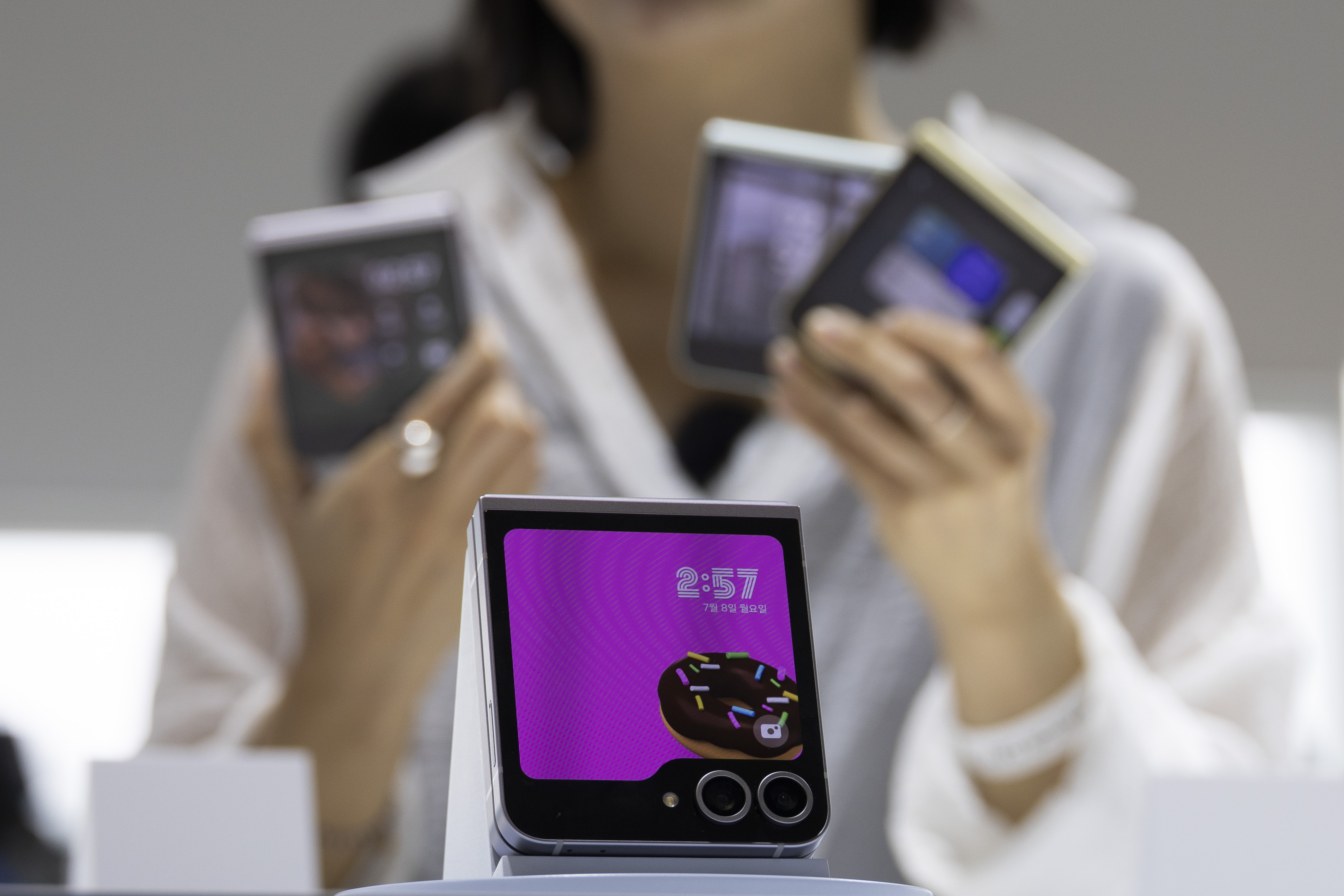 ¿En busca de un celular plegable? Esta guía es para usted