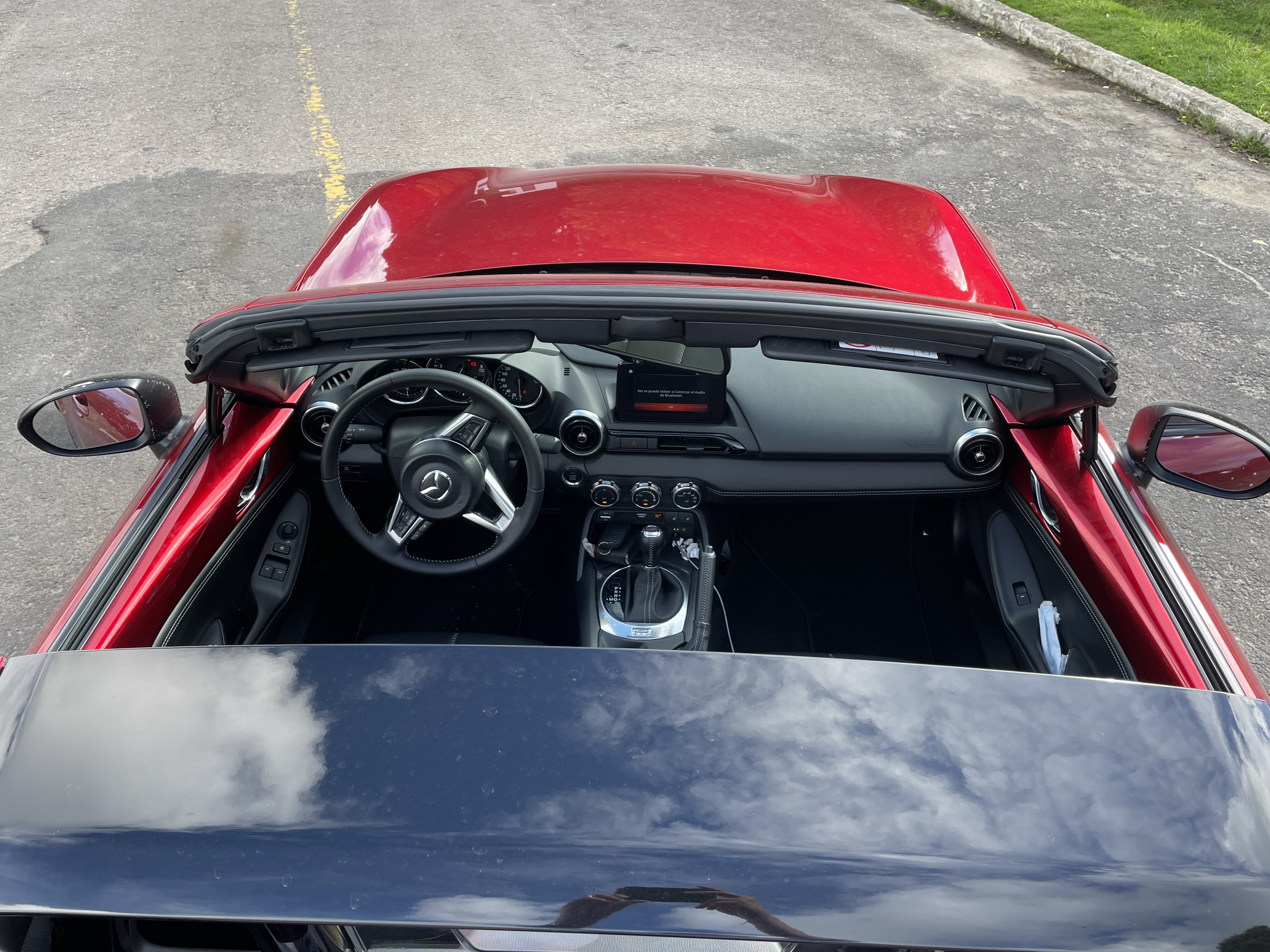 MX-5 tarda menos de diez segundos en ocultar su techo.