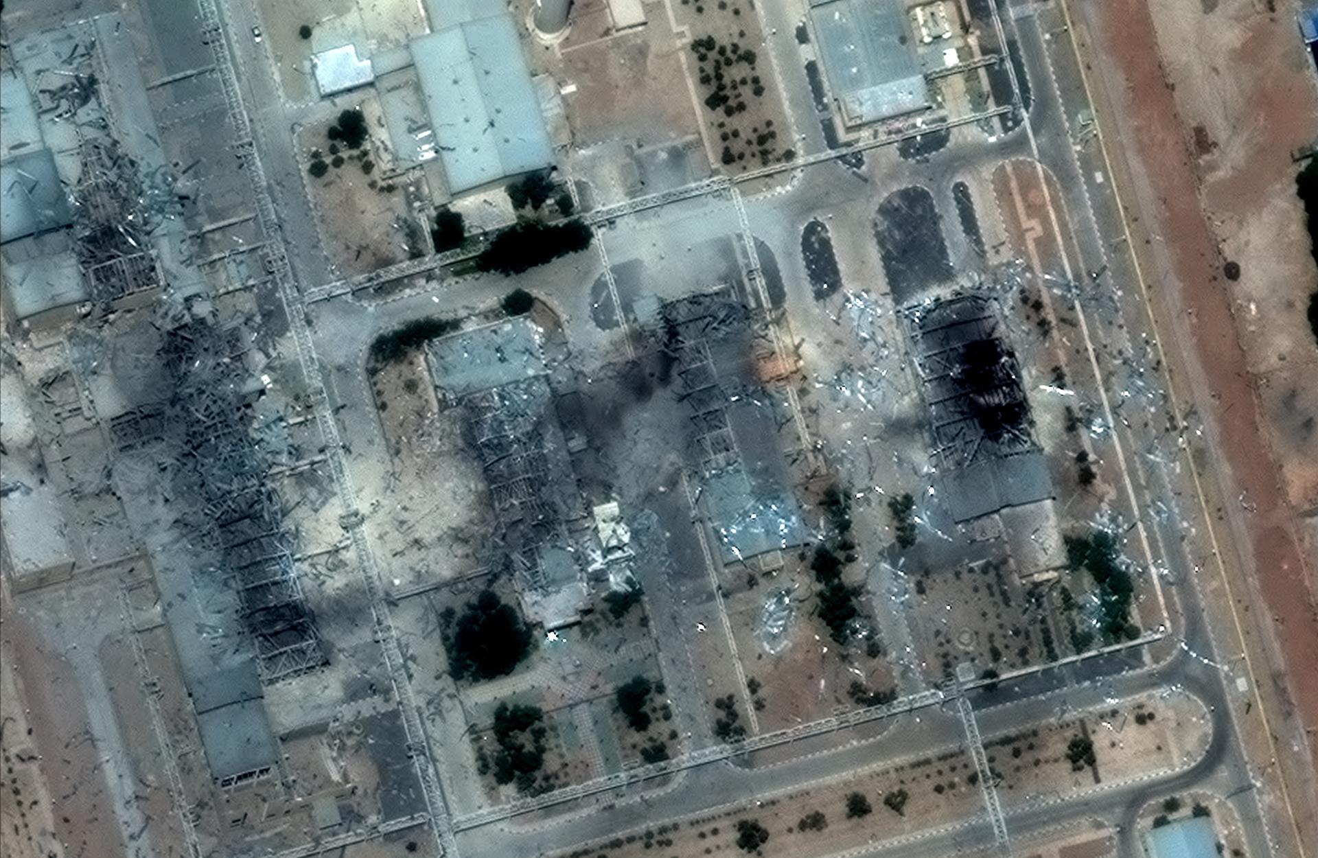 Isfahan (Iran (Islamic Republic Of)), 22/06/2025.- A handout satellite image made available by Maxar Technologies shows damage at the Isfahan nuclear technology center after US airstrikes, in Isfahan, Iran, 22 June 2025. The US Department of Defense announced on 22 June, that the US Central Command conducted overnight strikes against three nuclear facilities in Iran. EFE/EPA/MAXAR TECHNOLOGIES HANDOUT -- MANDATORY CREDIT: SATELLITE IMAGE 2025 MAXAR TECHNOLOGIES -- THE WATERMARK MAY NOT BE REMOVED/CROPPED --HANDOUT EDITORIAL USE ONLY/NO SALES
