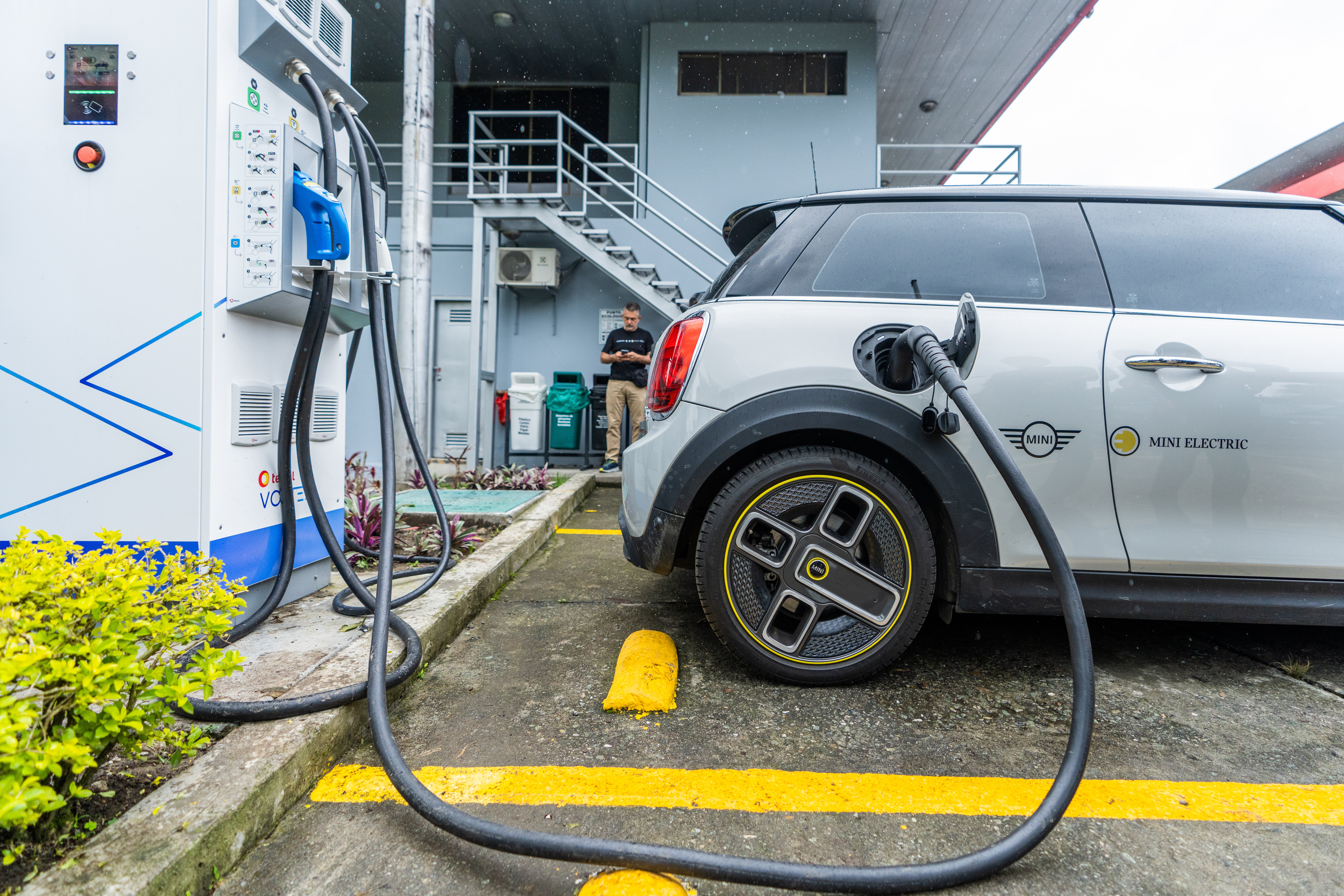 Nuevas estaciones de energía para carros eléctricos ¿Dónde encontrarlas?