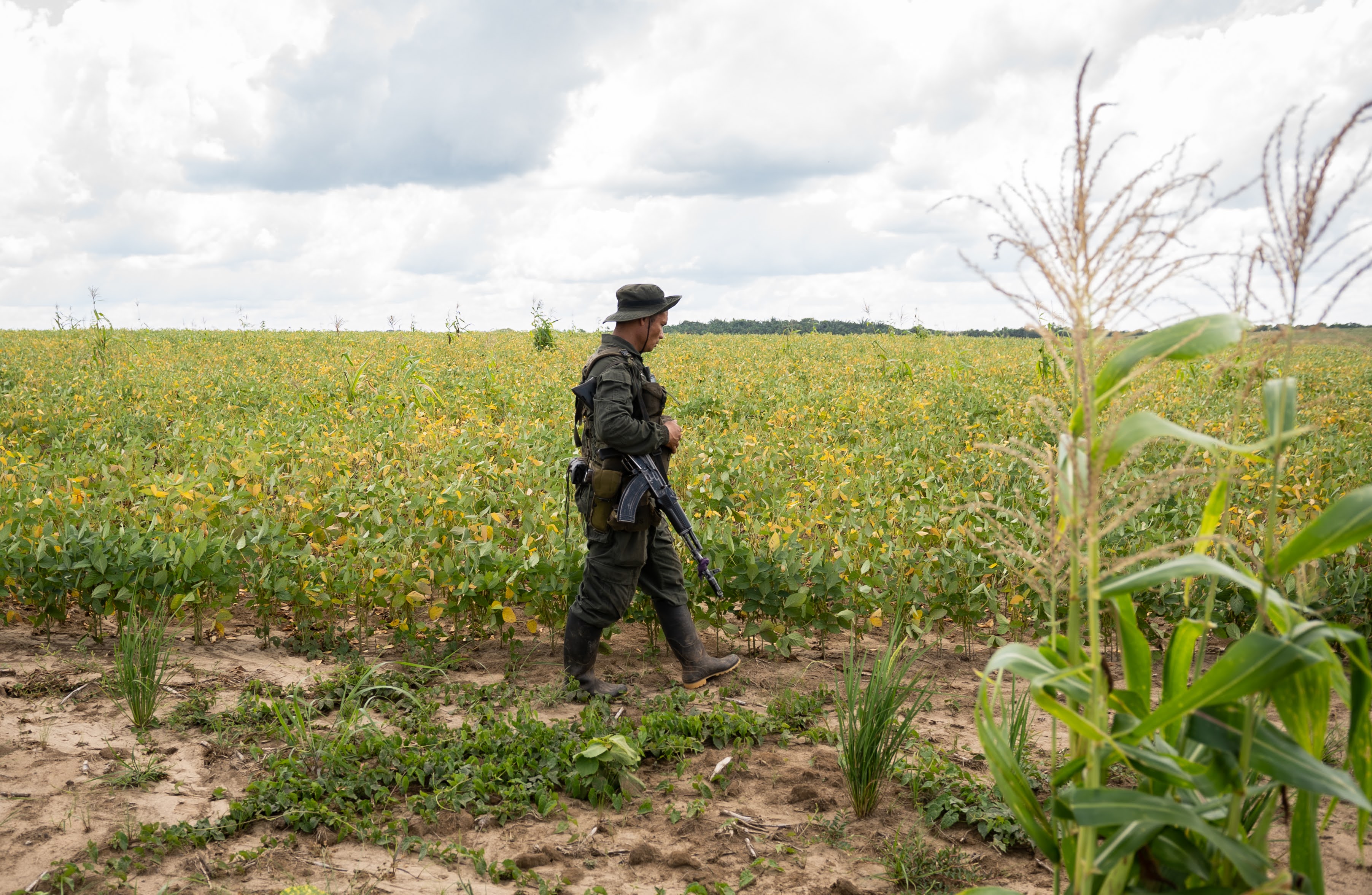 Así se vive entre el miedo y la promesa de paz en el fortín de disidencias de FARC