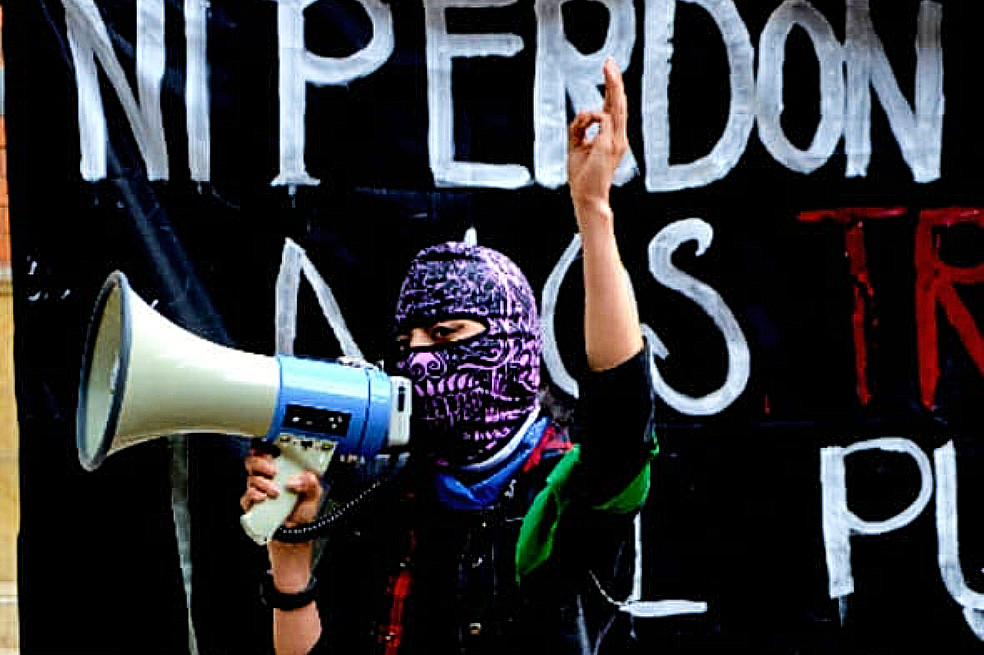 Simona, integrante de los Escudos Azules en el paro nacional.