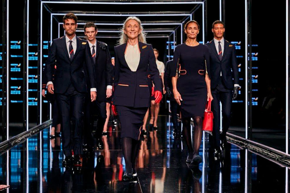 Elegantes y cómodos: así  son los uniformes de azafatas diseñados por una mujer