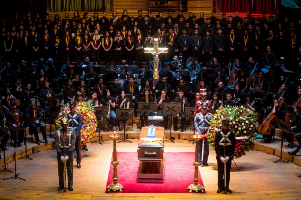 Con homenaje, cientos de músicos despiden al maestro José Antonio Abreu