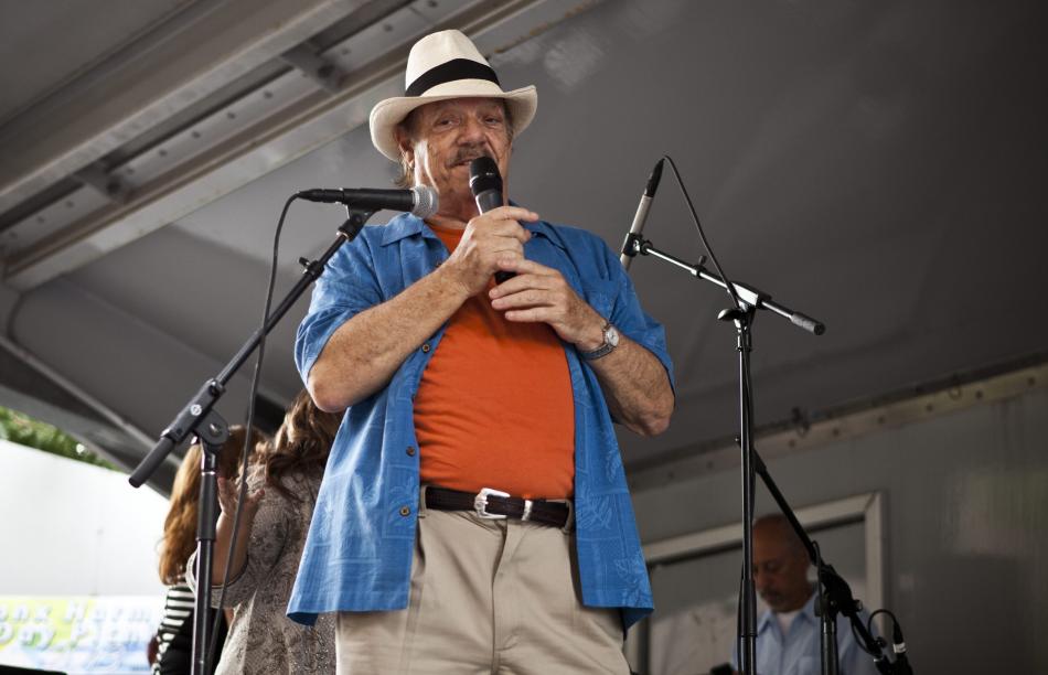 Homenaje a Yomo toro