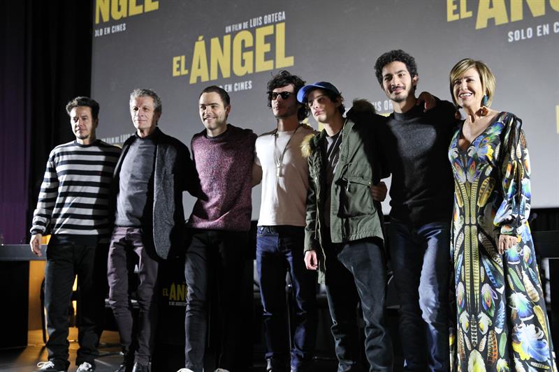 El productor Sebastián Ortega, los actores Daniel Fanego y Peter Lanzani, el director Luis Ortega y los actores Lorenzo Ferro, Ricardo "Chino" Darín y Mercedes Morán durante la presentación de la película "El Ángel" en Buenos Aires (Argentina).  / EFE