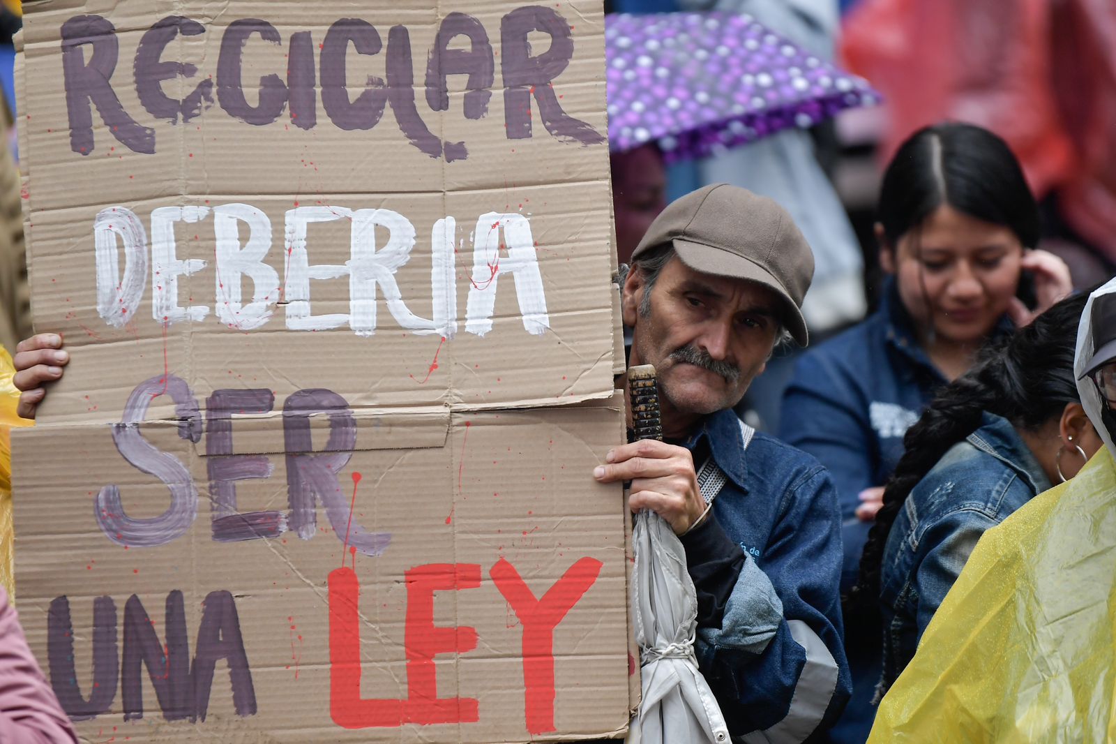 Recicladores salen a protestar contra decreto de espacio público: estas son las razones