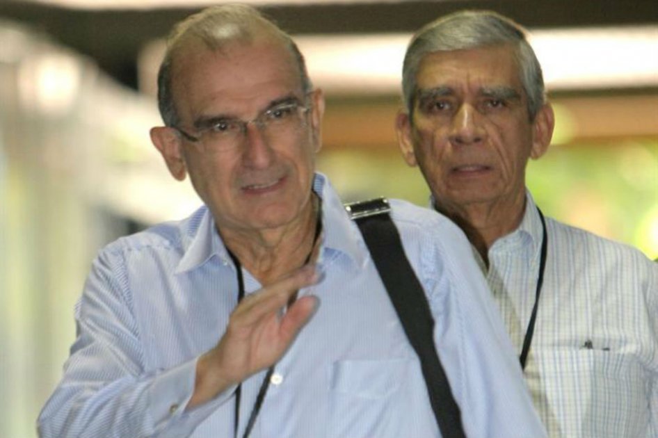 Crean comisión para investigar «chuzadas» a negociadores del proceso de paz