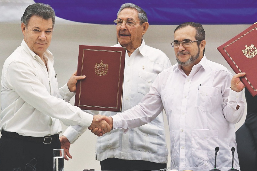 Juan Manuel Santos y Timochenko, jefe máximo de la antigua guerrilla de las Farc. 