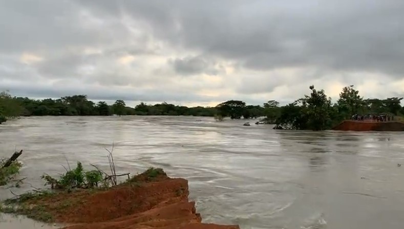 Familia cayó al Río Cauca tras accidente automovilístico en Valdivia, Antioquia