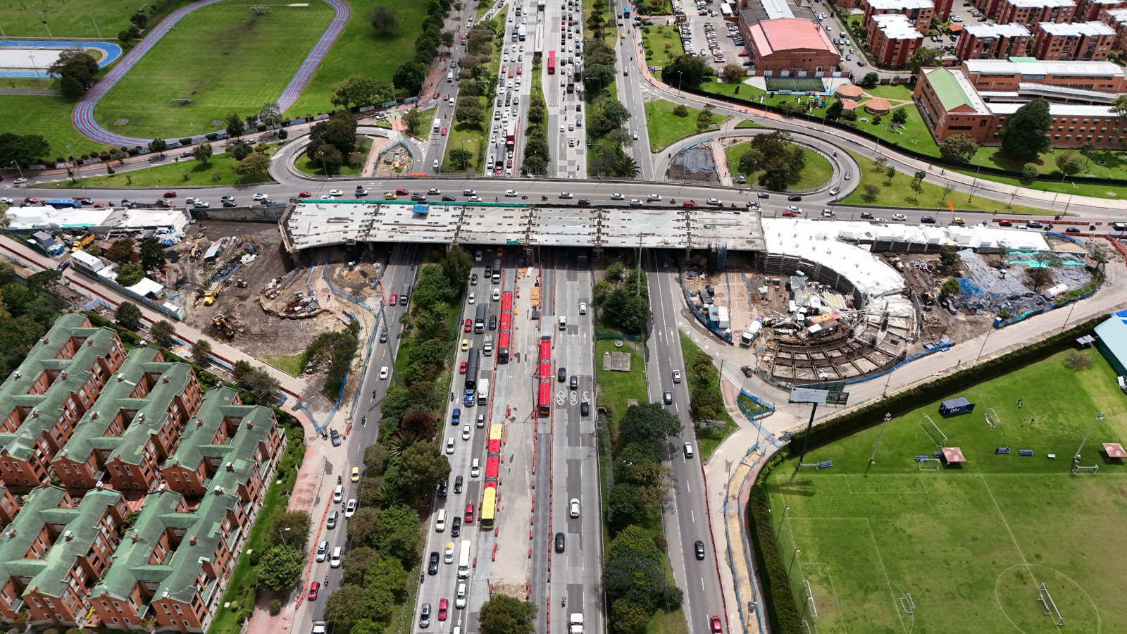 Puente de la calle 153 con autopista norte va más del 60 % ¿Cuándo estará listo?