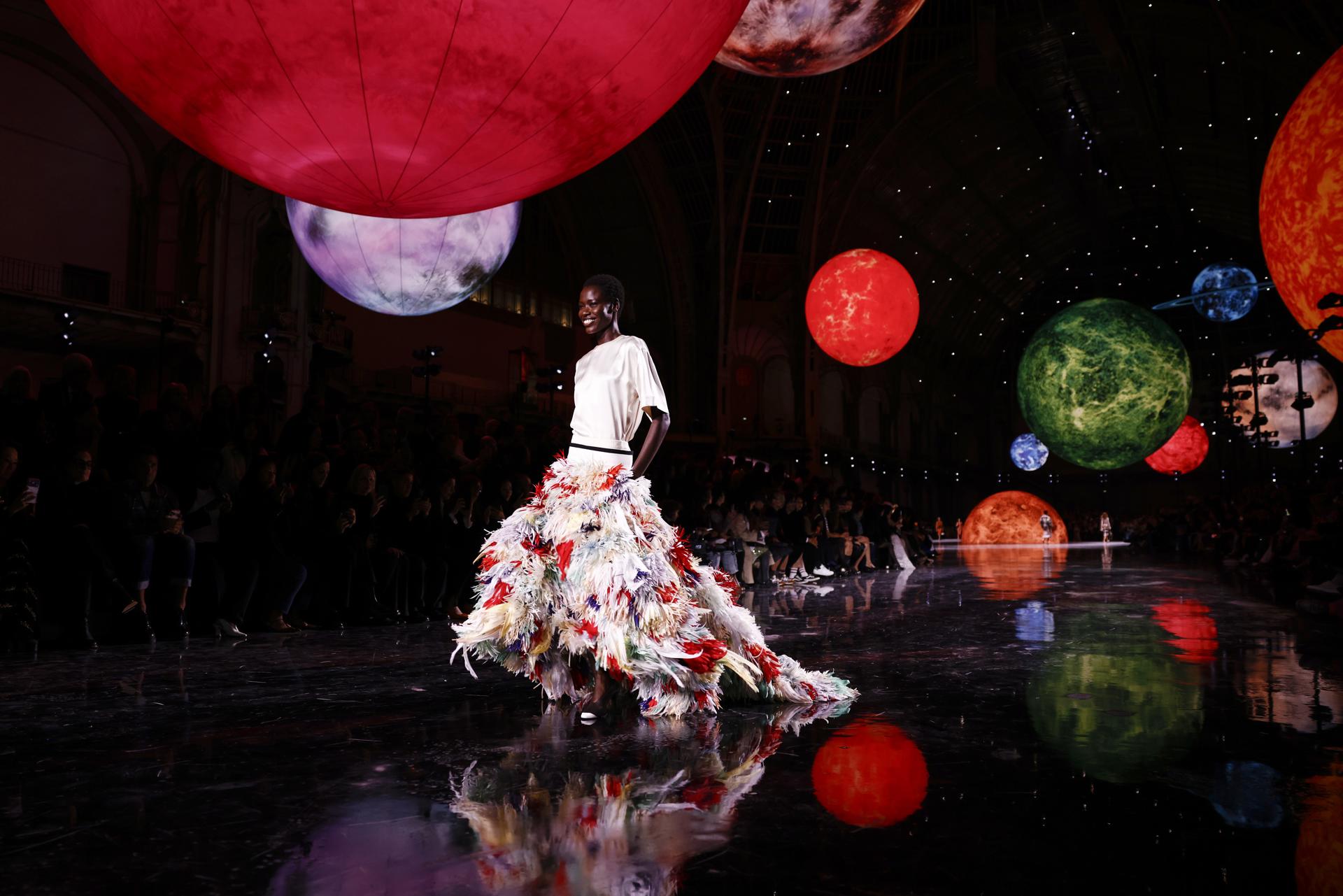 La nueva era de Chanel: Matthieu Blazy toca las estrellas en su debut
