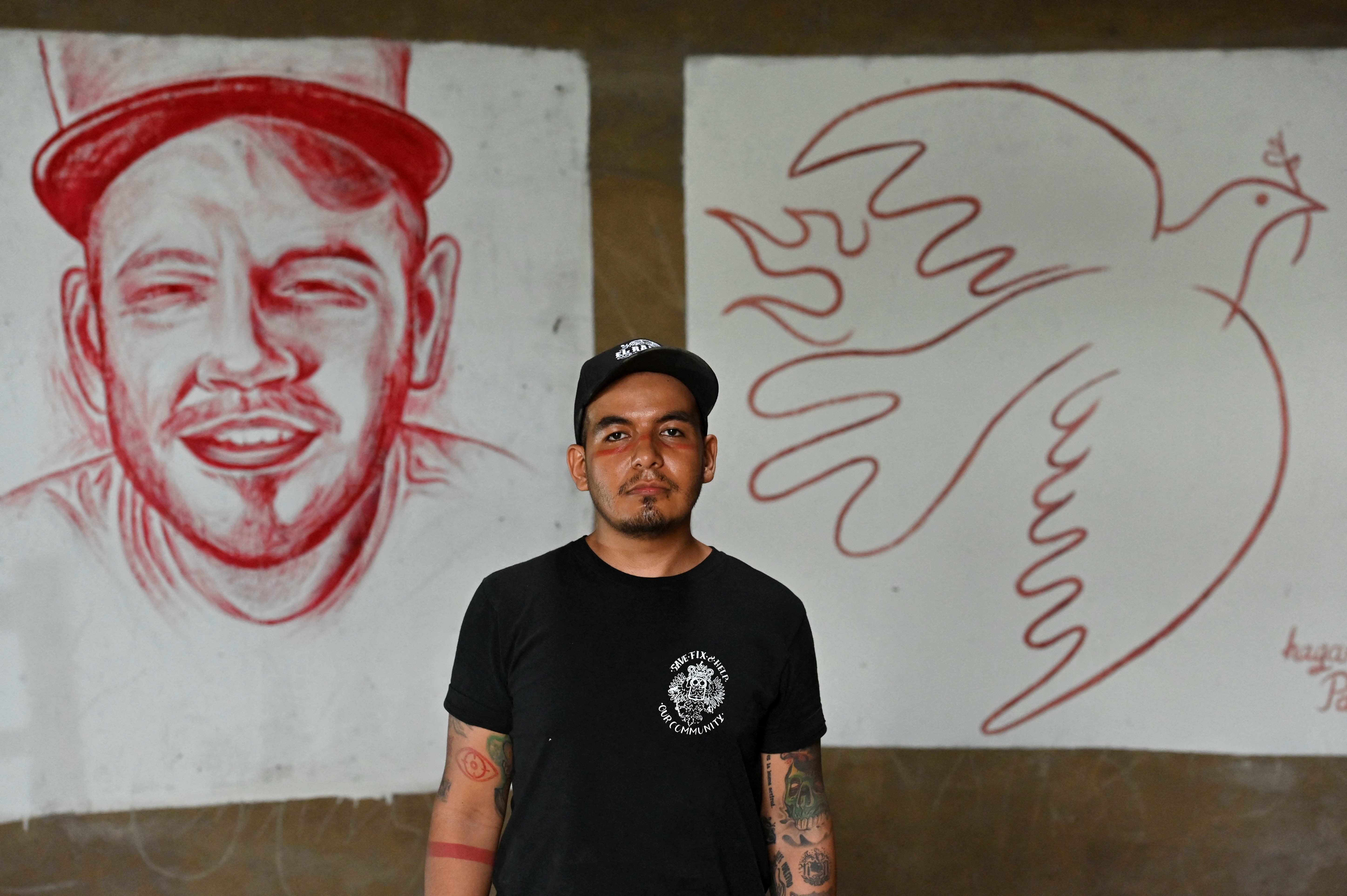 En fotos: así se realizó el mural de Residente en Cali con sangre humana