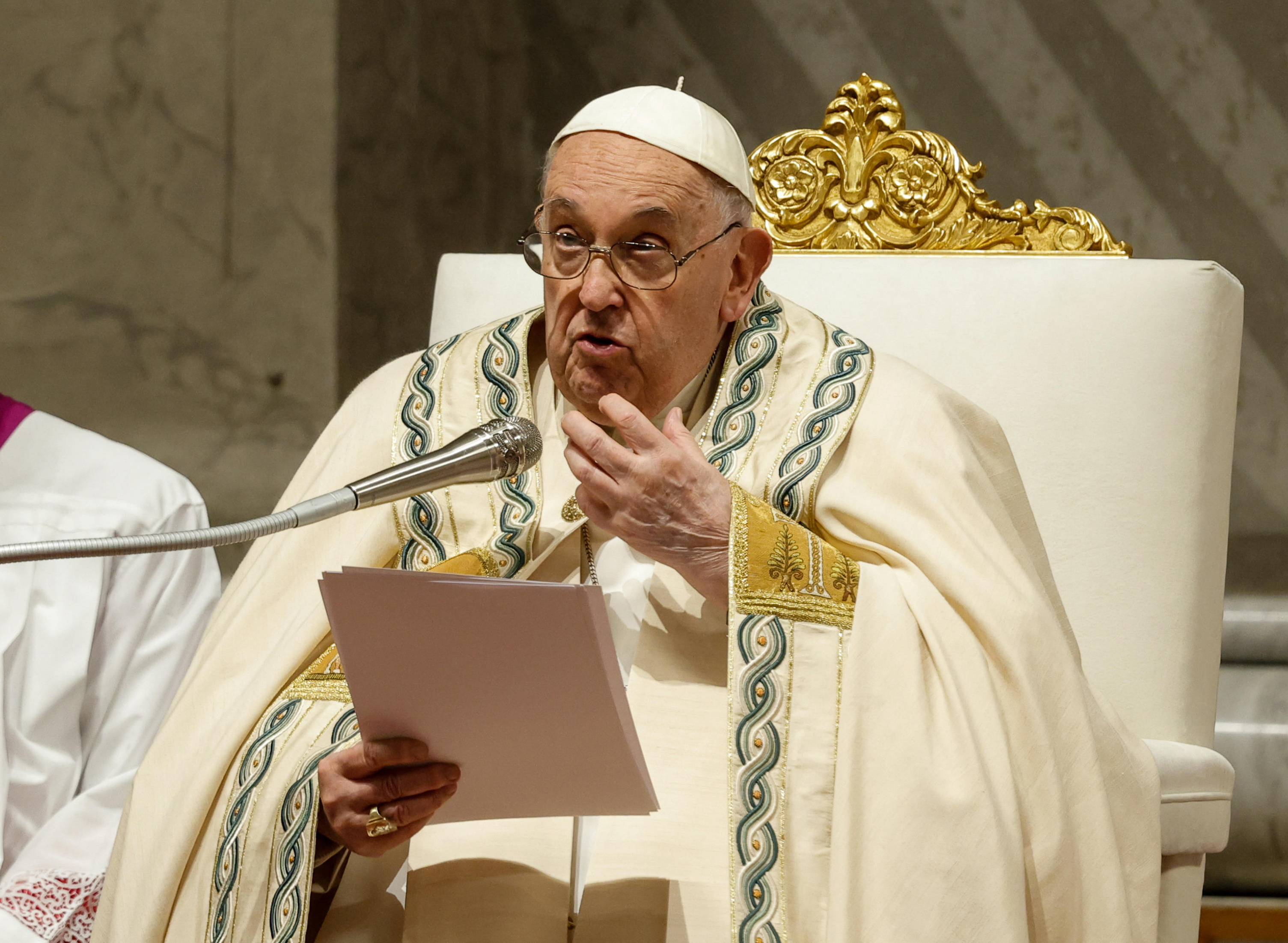 Vatican City (Vatican City State (holy See)), 30/03/2024.- Pope Francis presides over a Holy Mass to Easter Vigil in the Holy Night of Easter at Saint Peter's Basilica in Vatican City, 30 March 2024. (Papa) EFE/EPA/GIUSEPPE LAMI